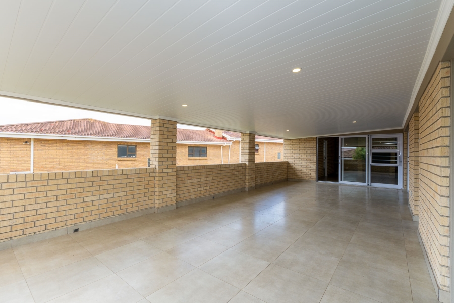 4 Bedroom Property for Sale in Menkenkop Western Cape